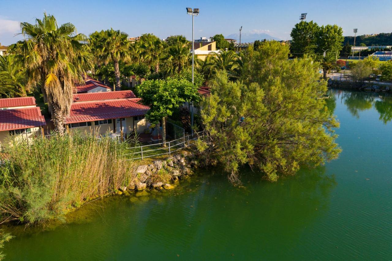Village Lake Placid Silvi Marina Exterior photo