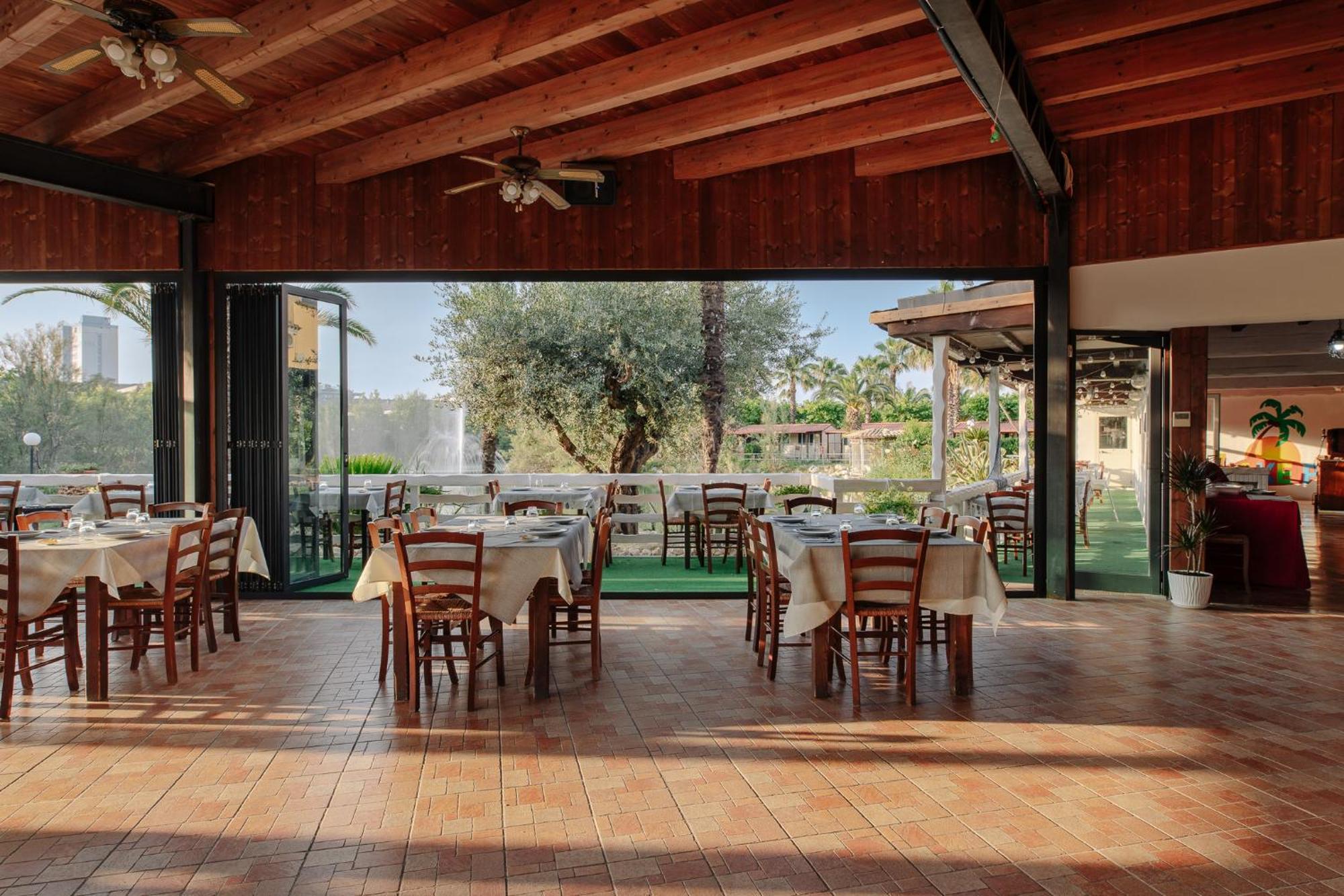 Village Lake Placid Silvi Marina Exterior photo