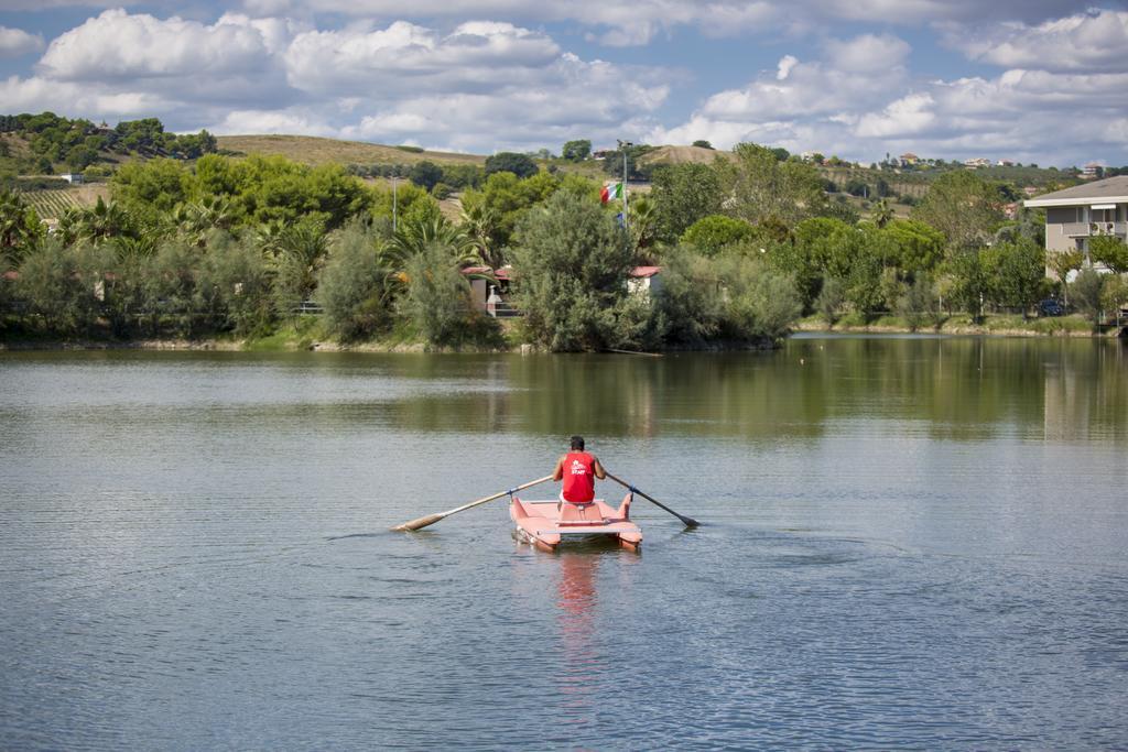 Village Lake Placid Silvi Marina Exterior photo